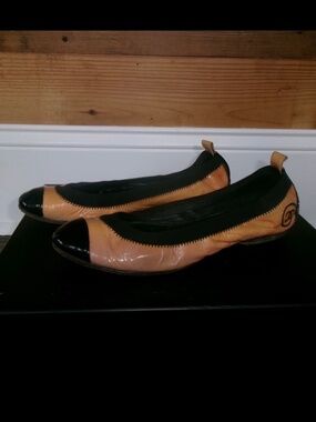 Vintage Chanel black & tan flats size 8